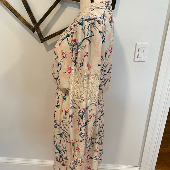 Express Lace & Floral Dress - Picture 4 of 4